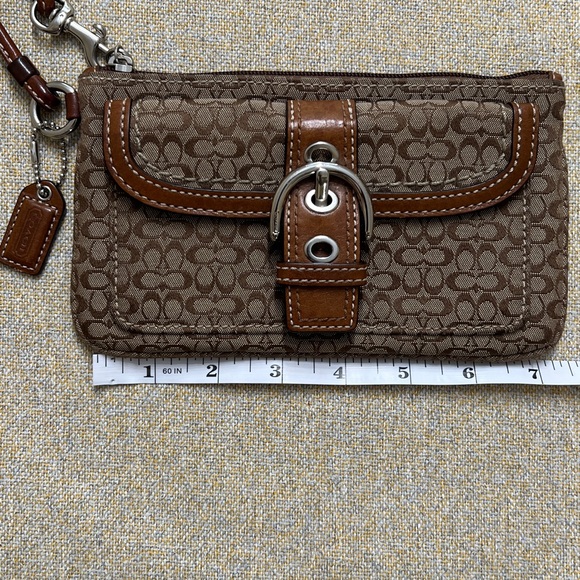 ❤️Coach signature wristlet pouch - Picture 6 of 11